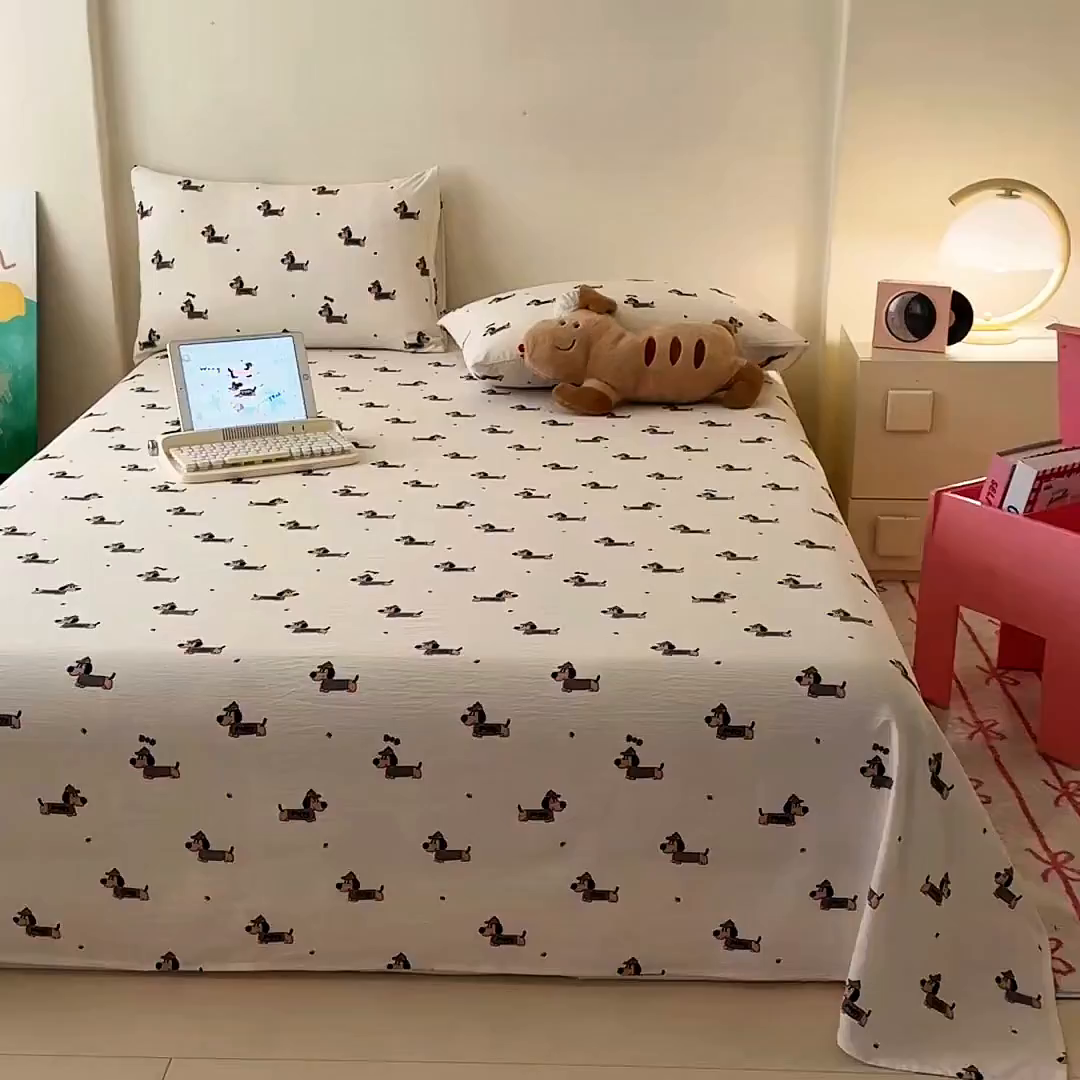 91家纺网 家纺一手货源 找家纺 温眠家纺 2025春夏新款云感棉双层纱床单单床单枕套三件套 腊肠狗