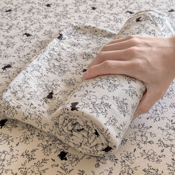 91家纺网 家纺一手货源 找家纺 温眠家纺 2025春夏新款云感棉双层纱床单单床单枕套三件套 兔与晚风