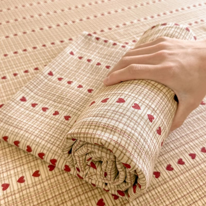 91家纺网 家纺一手货源 找家纺 温眠家纺 2025春夏新款云感棉双层纱床单单床单枕套三件套 相思红豆