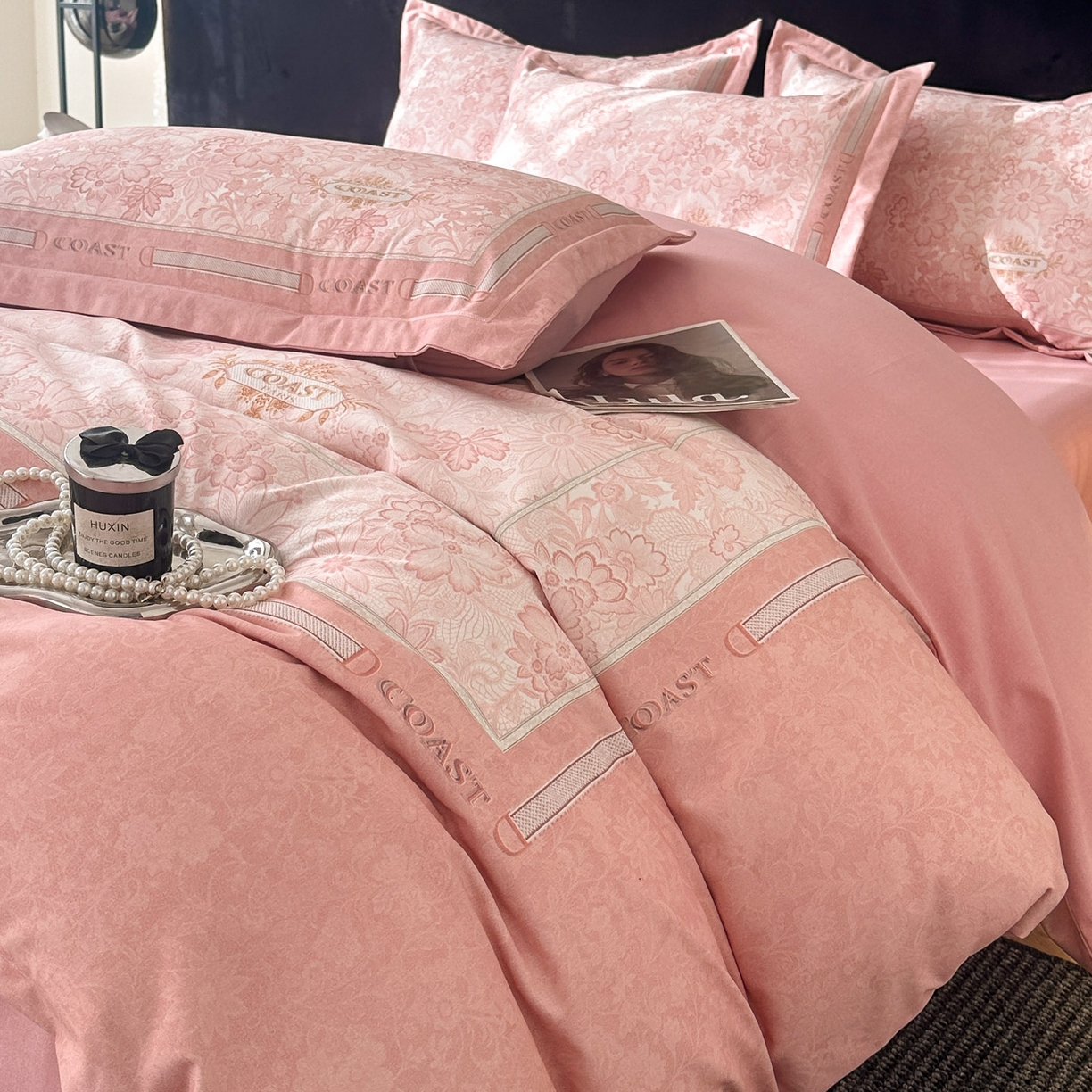 91家纺网 家纺一手货源 找家纺 喜四方 2026年新款加厚全棉印花加绣花四件套 花样年华-粉