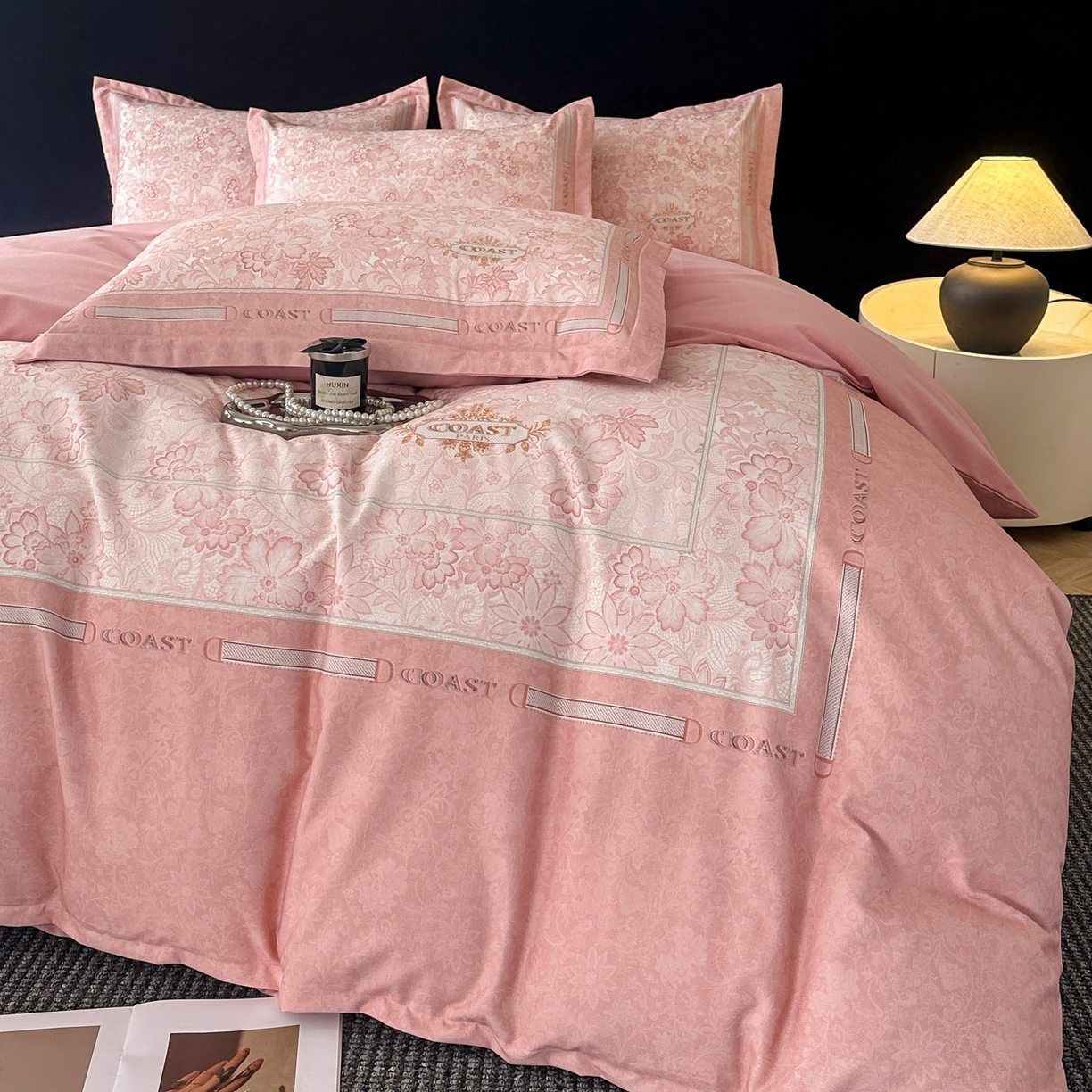 91家纺网 家纺一手货源 找家纺 喜四方 2026年新款加厚全棉印花加绣花四件套 花样年华-粉