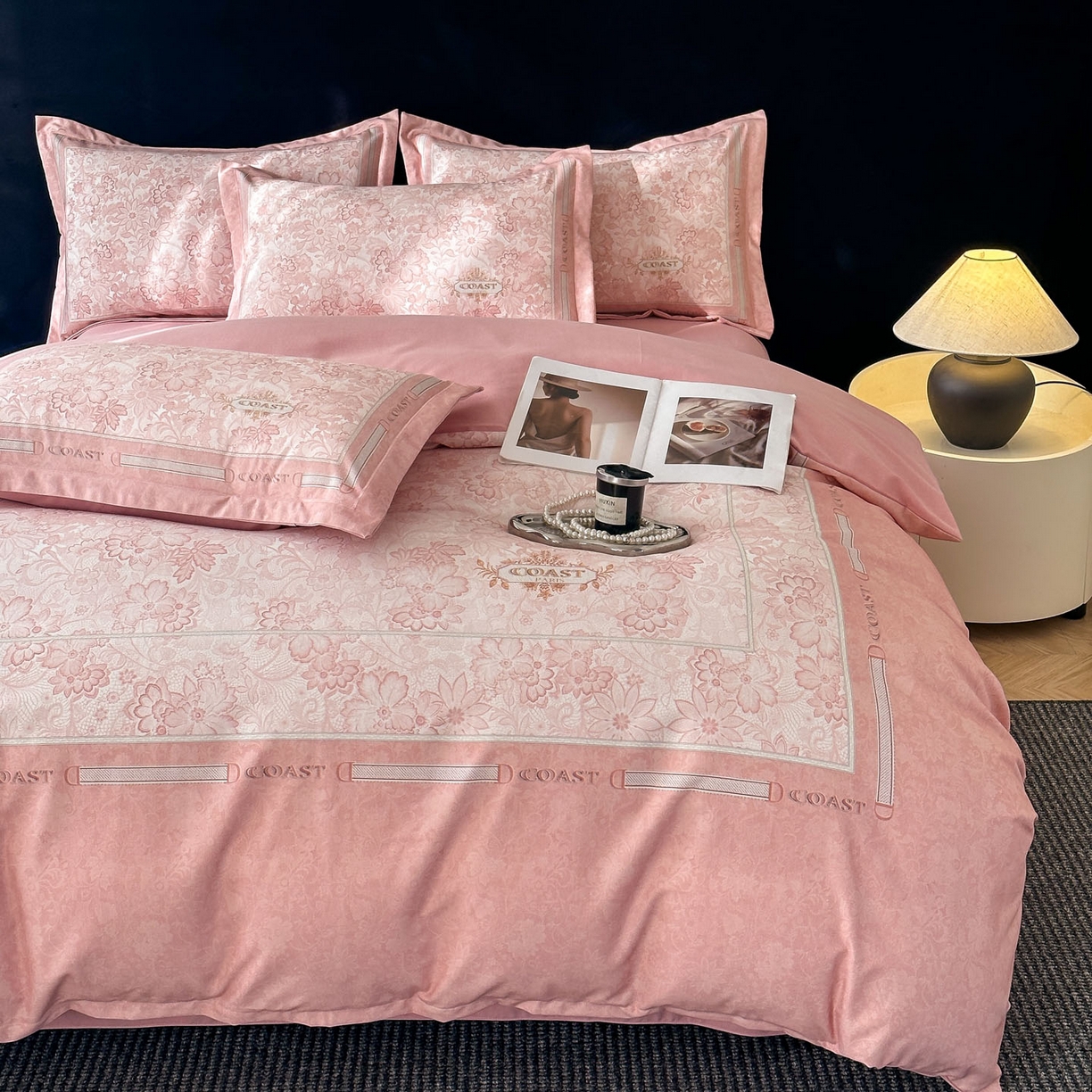 91家纺网 家纺一手货源 找家纺 喜四方 2026年新款加厚全棉印花加绣花四件套 花样年华-粉