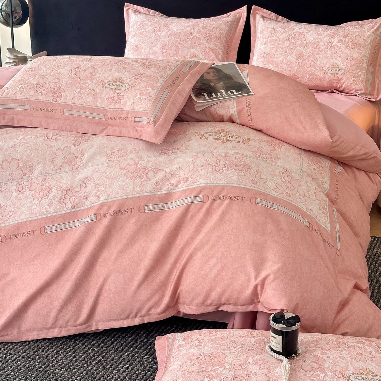 91家纺网 家纺一手货源 找家纺 喜四方 2026年新款加厚全棉印花加绣花四件套 花样年华-粉