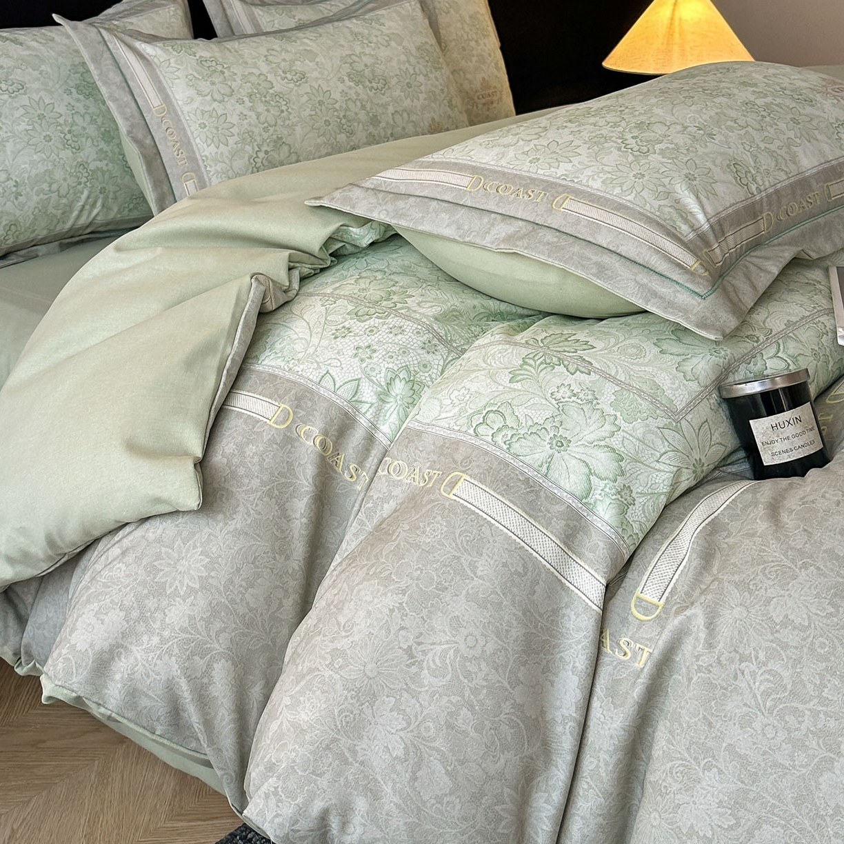 91家纺网 家纺一手货源 找家纺 喜四方 2026年新款加厚全棉印花加绣花四件套 花样年华-绿