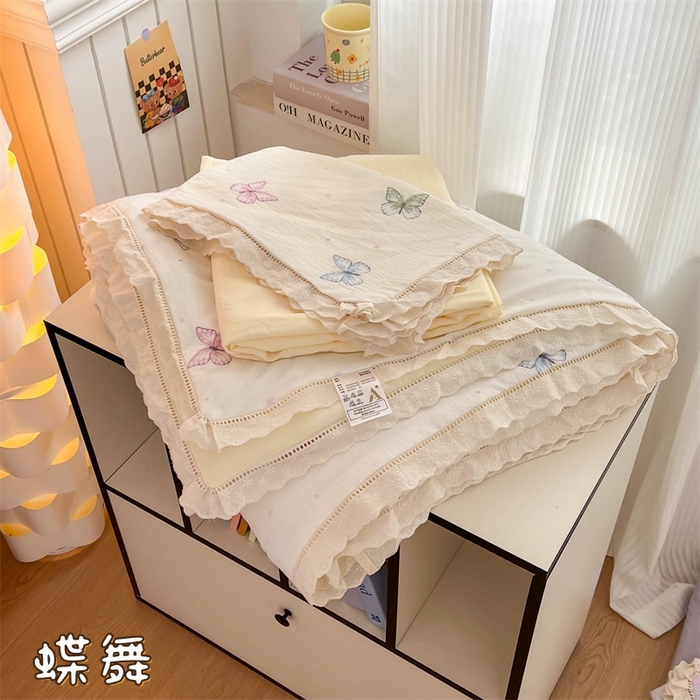 91家纺网 家纺一手货源 找家纺 温眠家纺 2025新款云感双层纱镂空花边夏被四件套 蝶舞