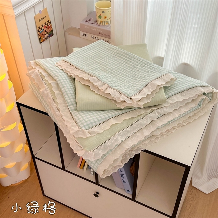 91家纺网 家纺一手货源 找家纺 温眠家纺 2025新款云感双层纱镂空花边夏被四件套 小绿格