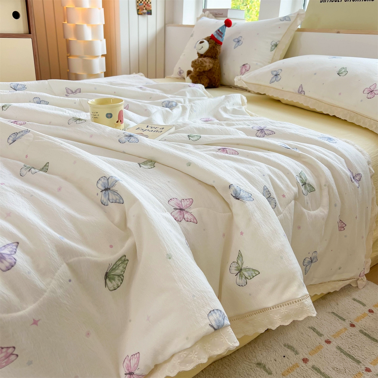 91家纺网 家纺一手货源 找家纺 温眠家纺 2025新款云感双层纱镂空花边夏被四件套 蝶舞