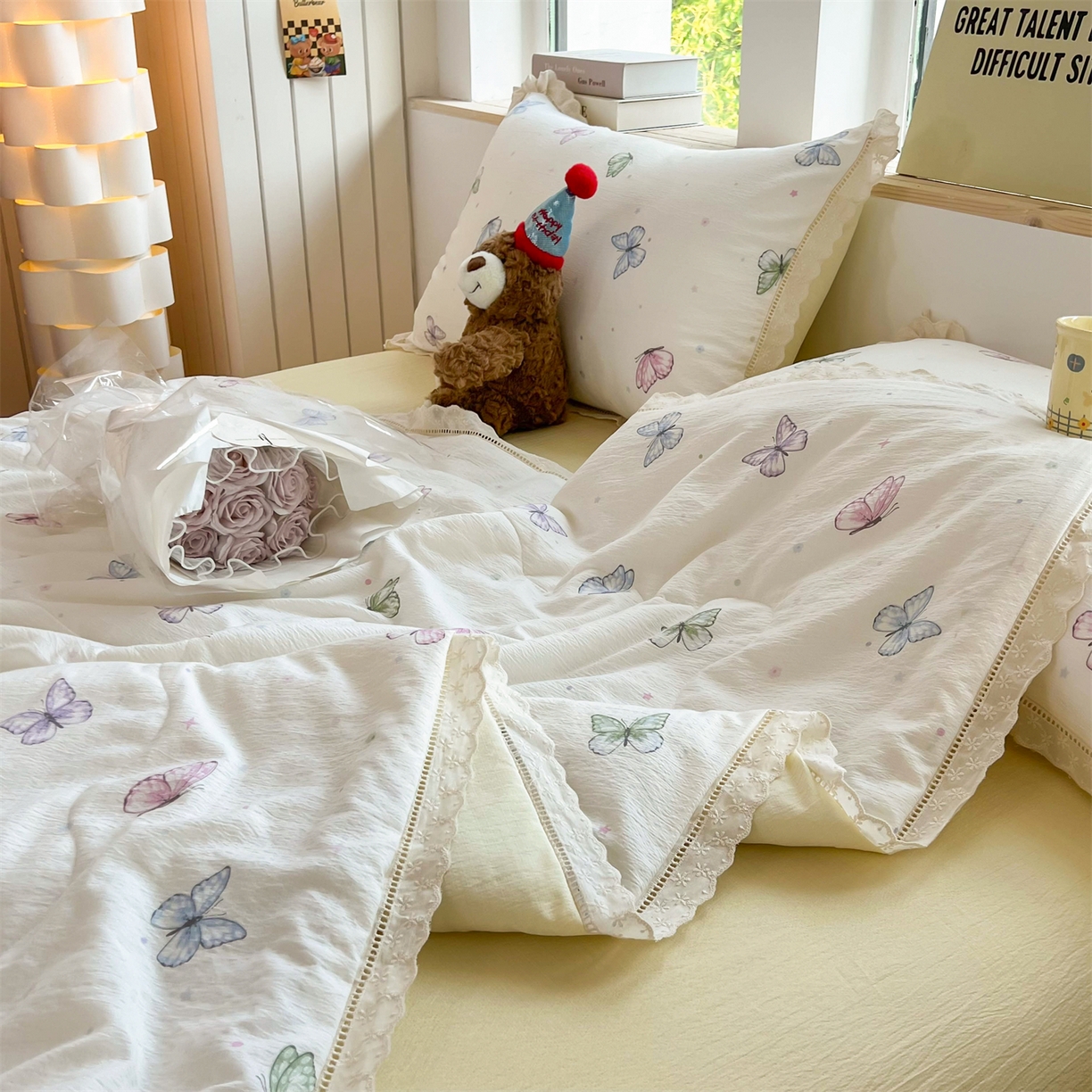 91家纺网 家纺一手货源 找家纺 温眠家纺 2025新款云感双层纱镂空花边夏被四件套 蝶舞