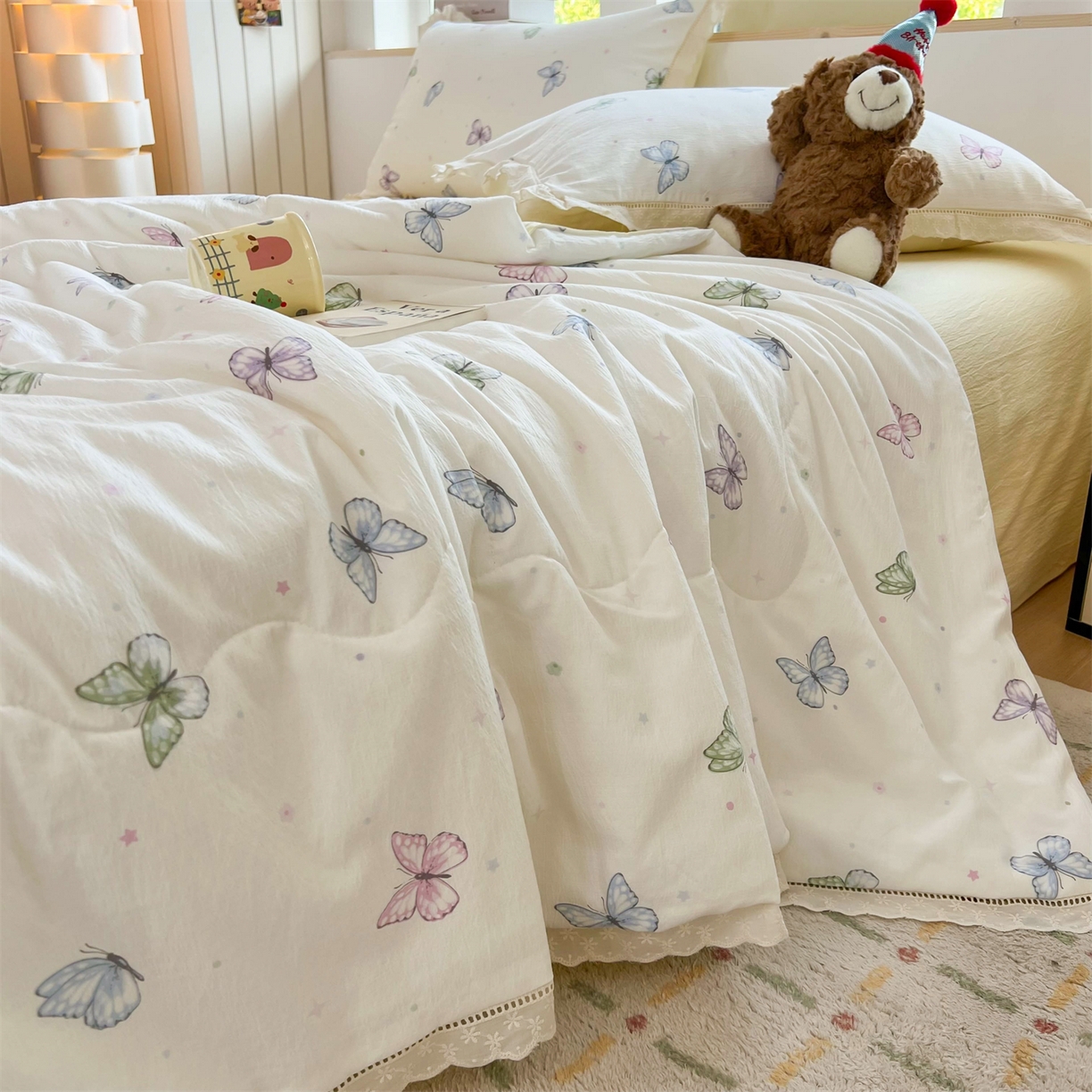 91家纺网 家纺一手货源 找家纺 温眠家纺 2025新款云感双层纱镂空花边夏被四件套 蝶舞