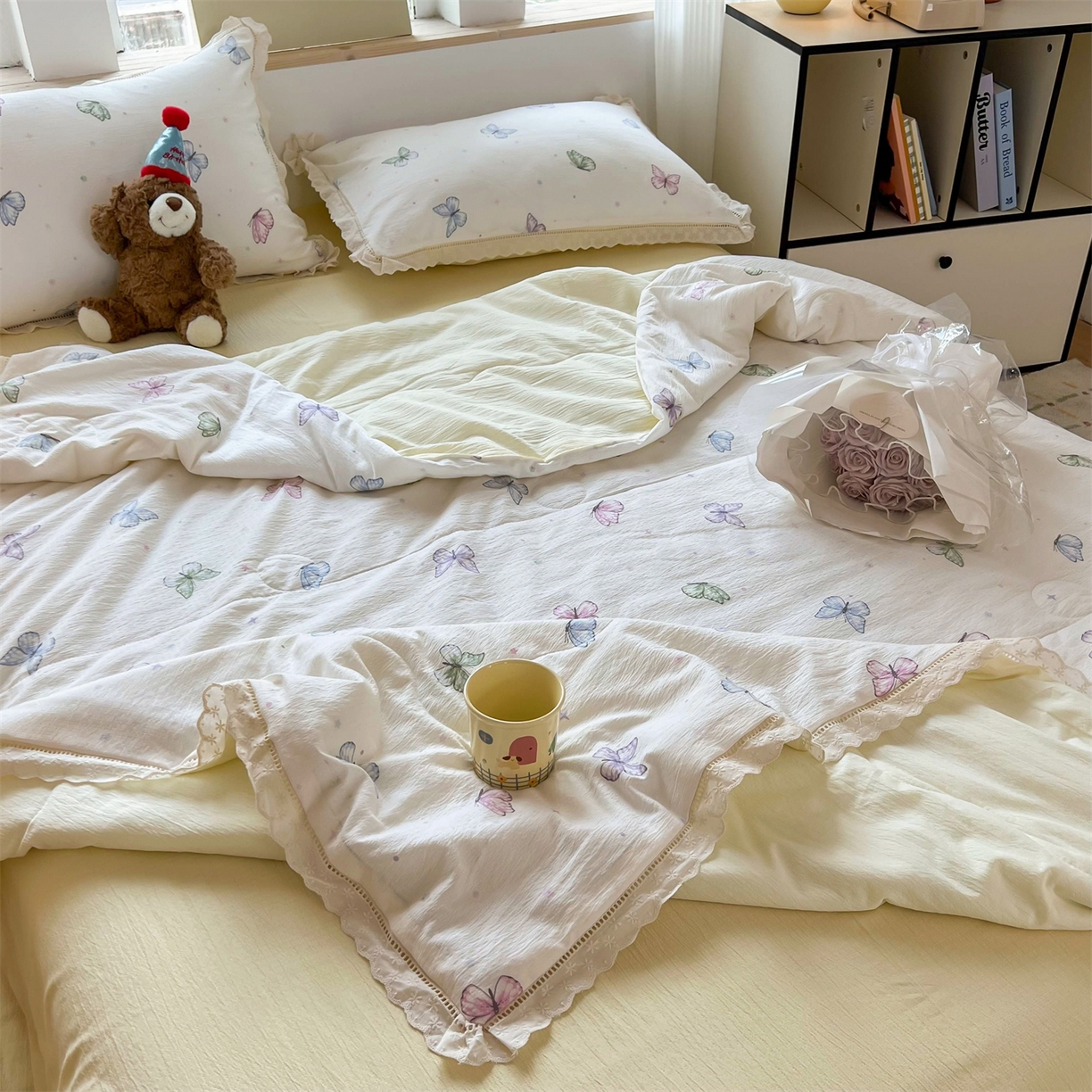 91家纺网 家纺一手货源 找家纺 温眠家纺 2025新款云感双层纱镂空花边夏被四件套 蝶舞