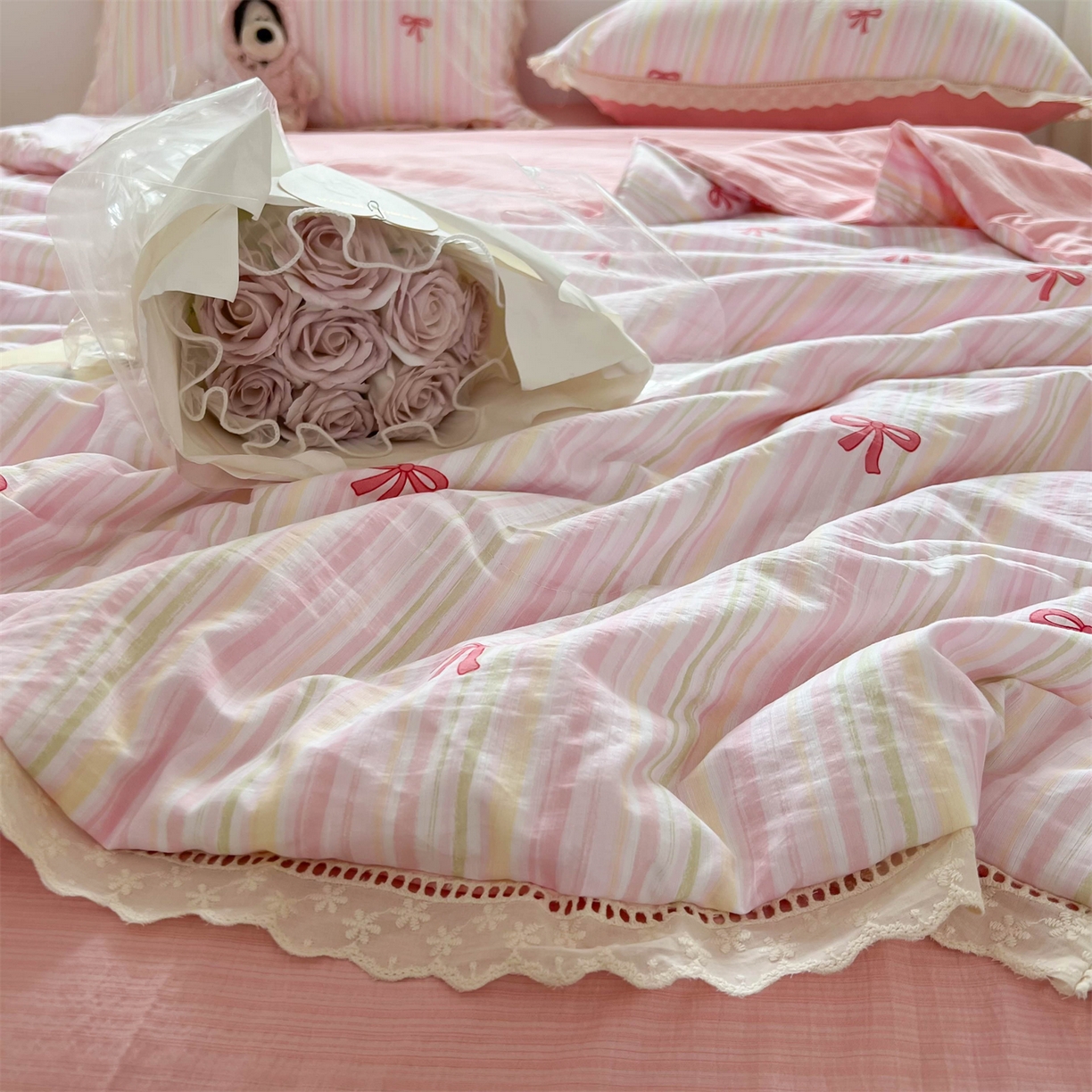 91家纺网 家纺一手货源 找家纺 温眠家纺 2025新款云感双层纱镂空花边夏被四件套 蝴蝶结