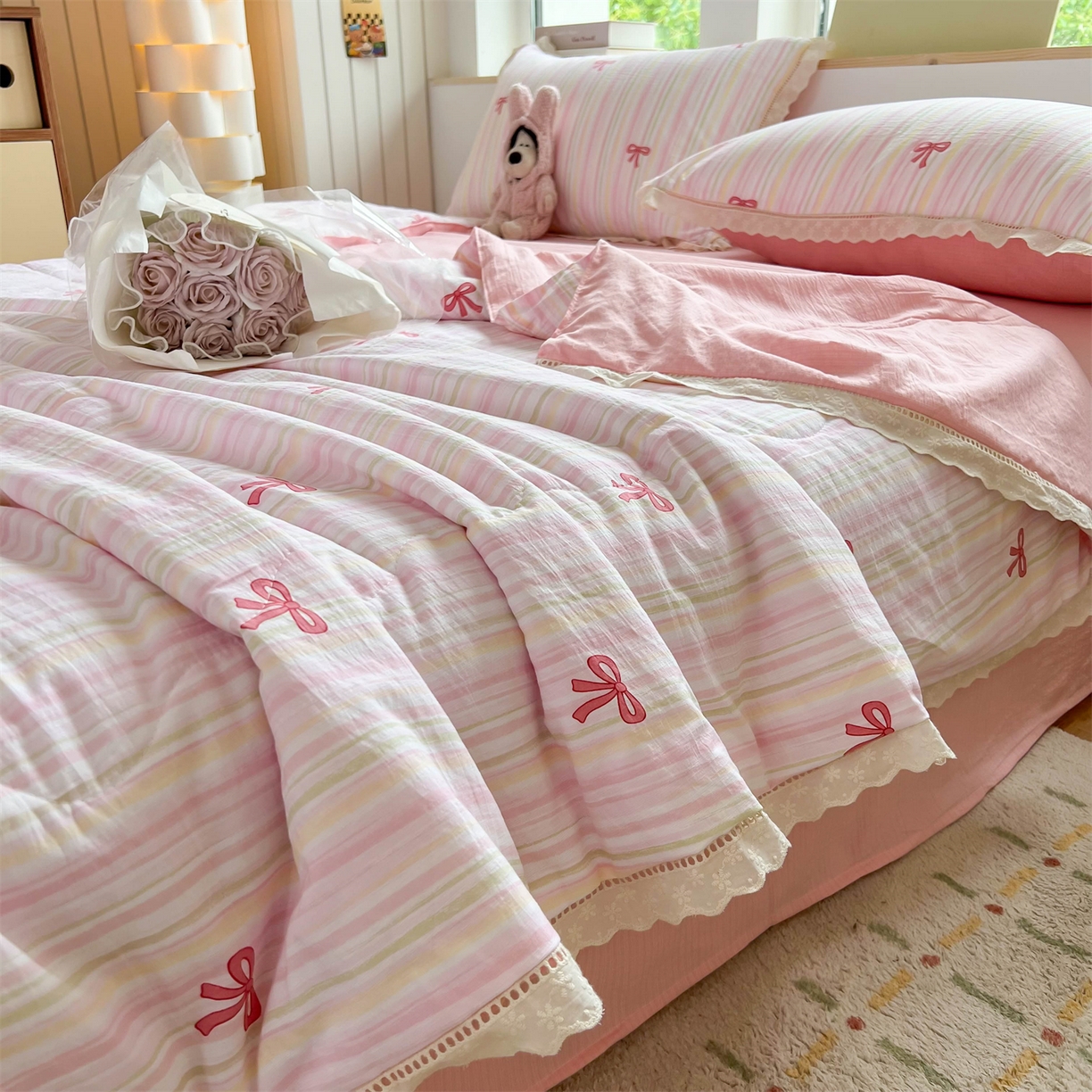 91家纺网 家纺一手货源 找家纺 温眠家纺 2025新款云感双层纱镂空花边夏被四件套 蝴蝶结