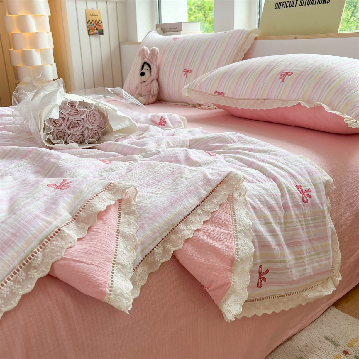 91家纺网 家纺一手货源 找家纺 温眠家纺 2025新款云感双层纱镂空花边夏被四件套 蝴蝶结