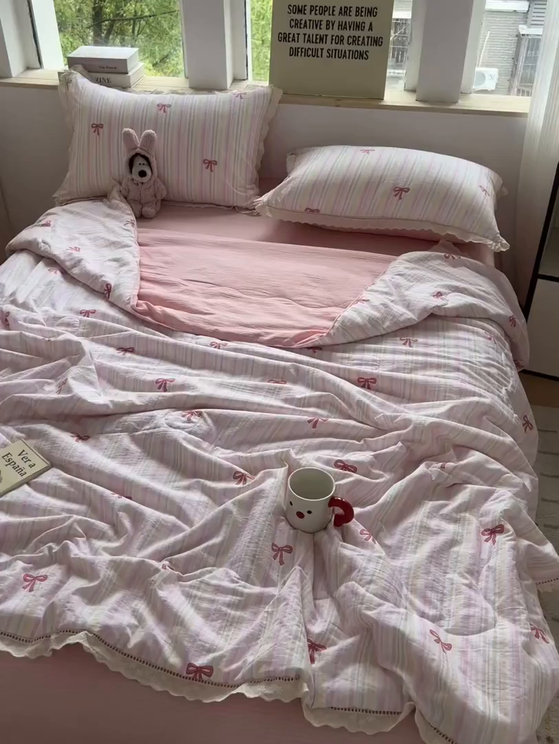 91家纺网 家纺一手货源 找家纺 温眠家纺 2025新款云感双层纱镂空花边夏被四件套 蝴蝶结