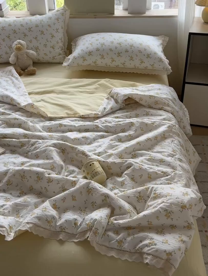 91家纺网 家纺一手货源 找家纺 温眠家纺 2025新款云感双层纱镂空花边夏被四件套 梨花落