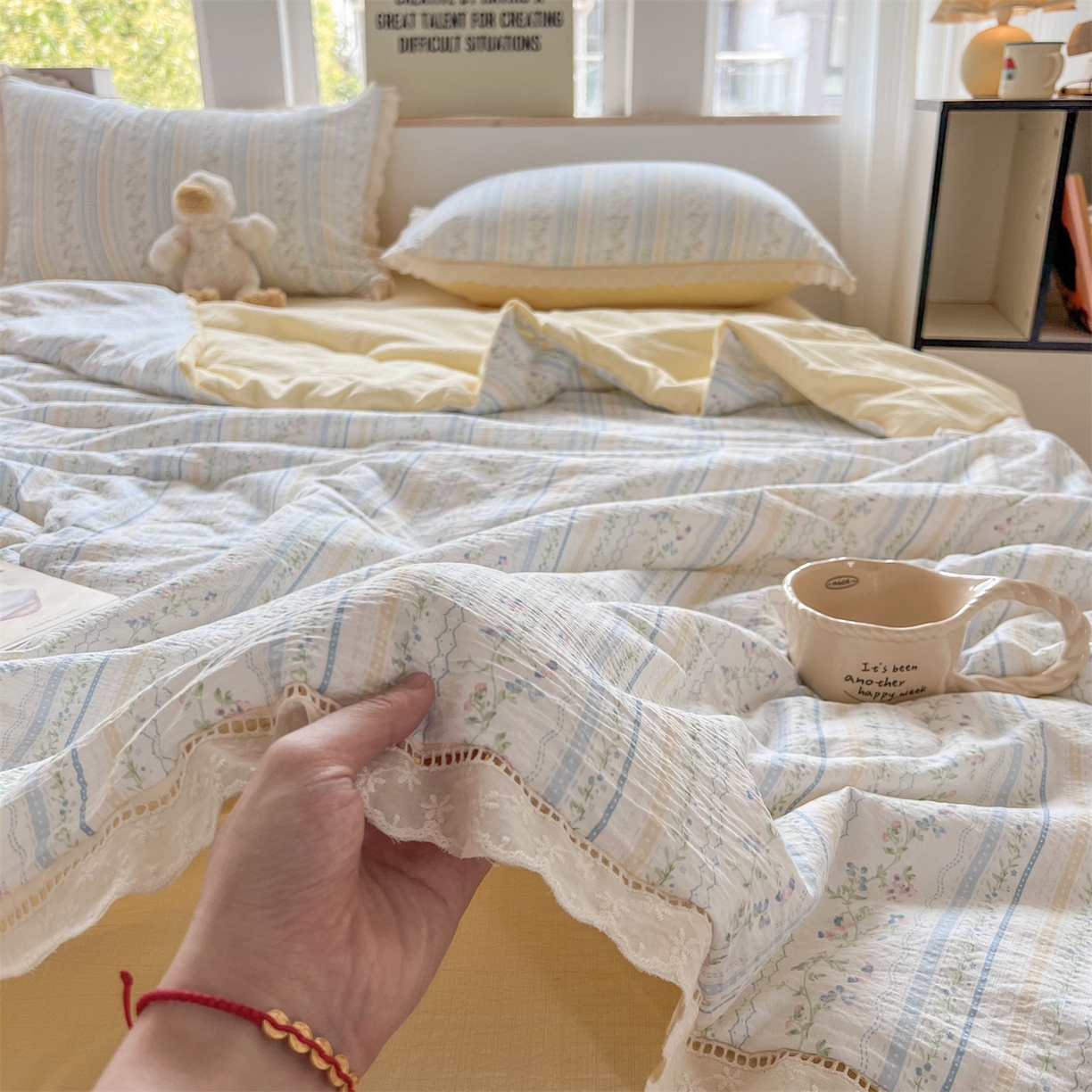 91家纺网 家纺一手货源 找家纺 温眠家纺 2025新款云感双层纱镂空花边夏被四件套 洛克庄园