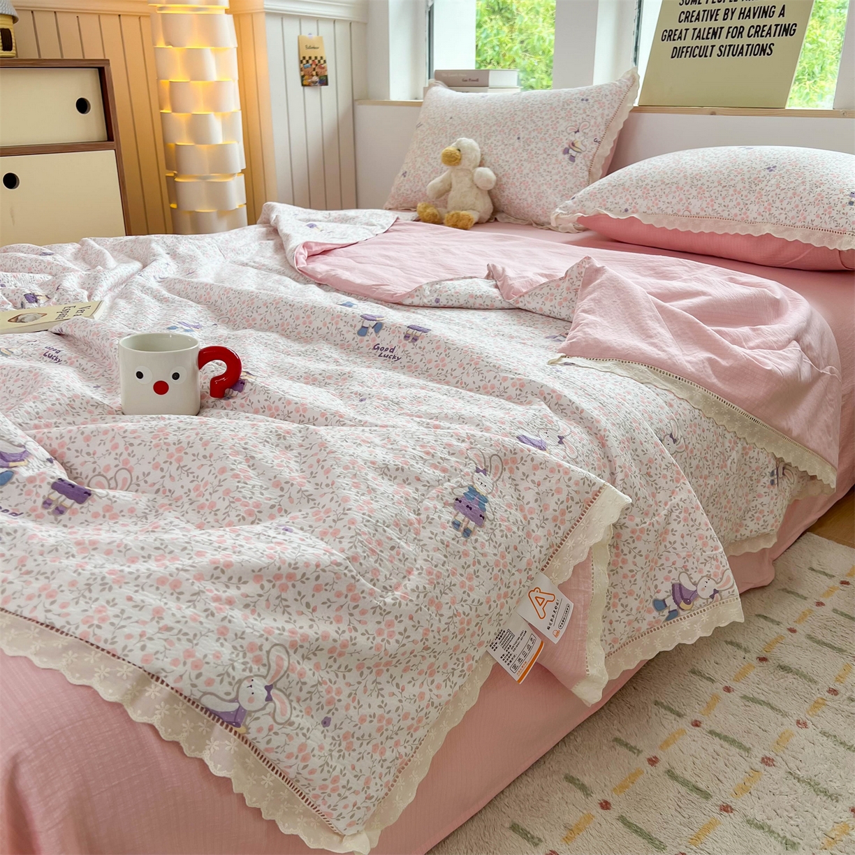 91家纺网 家纺一手货源 找家纺 温眠家纺 2025新款云感双层纱镂空花边夏被四件套 美好时光