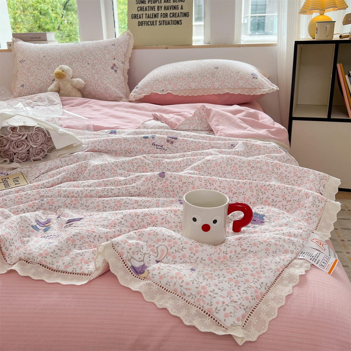 91家纺网 家纺一手货源 找家纺 温眠家纺 2025新款云感双层纱镂空花边夏被四件套 美好时光