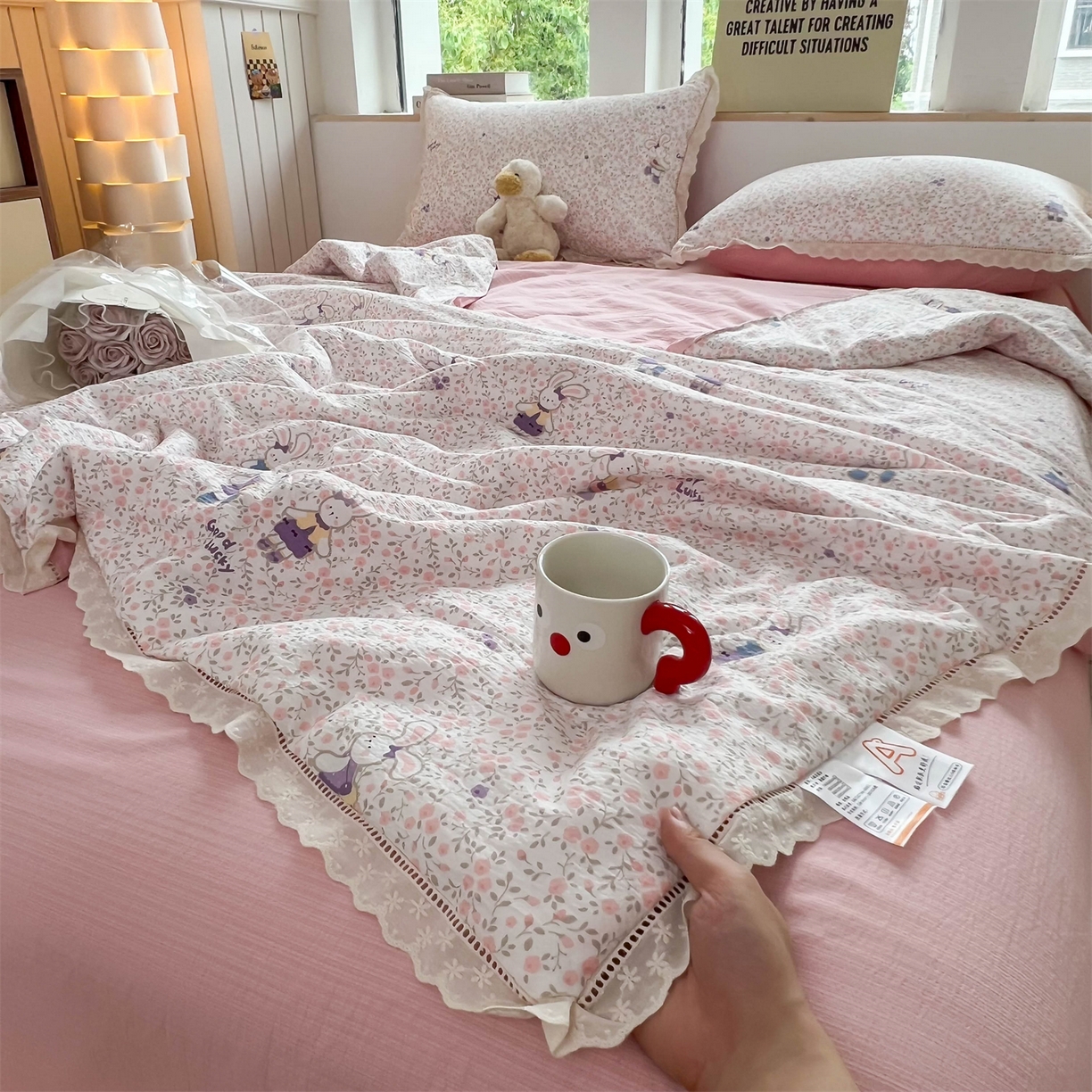 91家纺网 家纺一手货源 找家纺 温眠家纺 2025新款云感双层纱镂空花边夏被四件套 美好时光