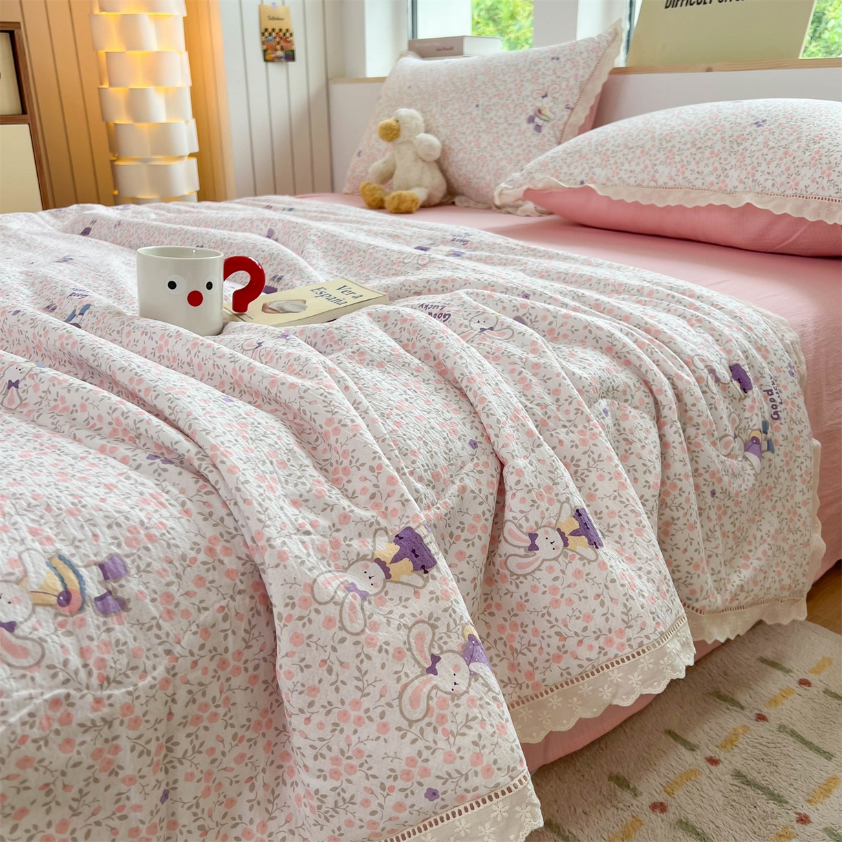 91家纺网 家纺一手货源 找家纺 温眠家纺 2025新款云感双层纱镂空花边夏被四件套 美好时光