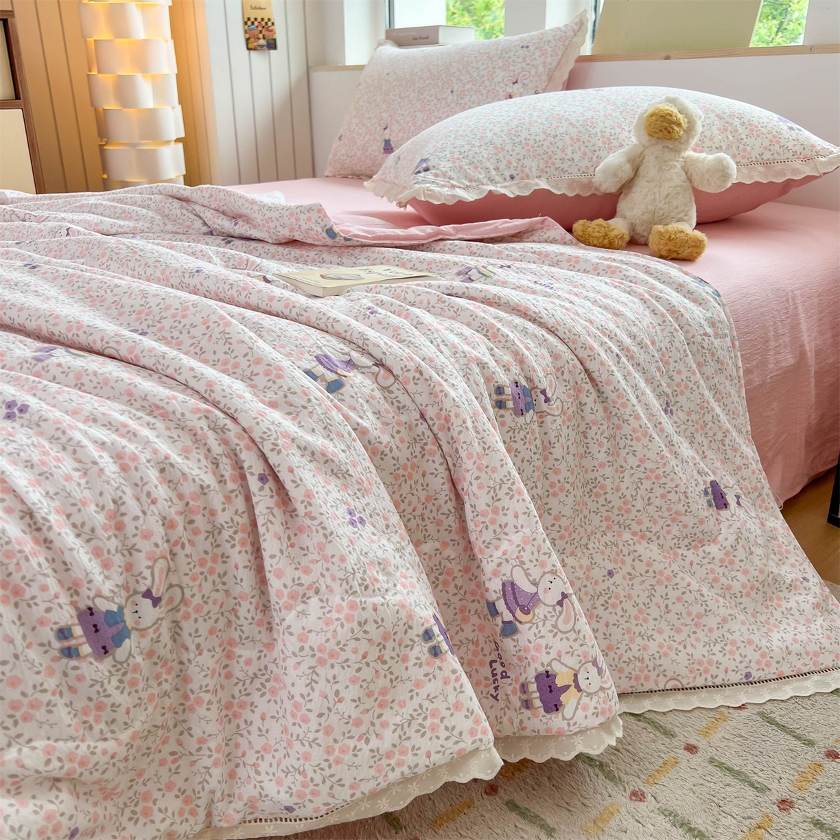 91家纺网 家纺一手货源 找家纺 温眠家纺 2025新款云感双层纱镂空花边夏被四件套 美好时光