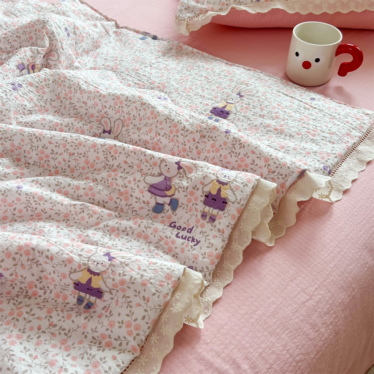 91家纺网 家纺一手货源 找家纺 温眠家纺 2025新款云感双层纱镂空花边夏被四件套 美好时光