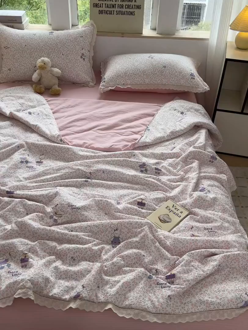 91家纺网 家纺一手货源 找家纺 温眠家纺 2025新款云感双层纱镂空花边夏被四件套 美好时光