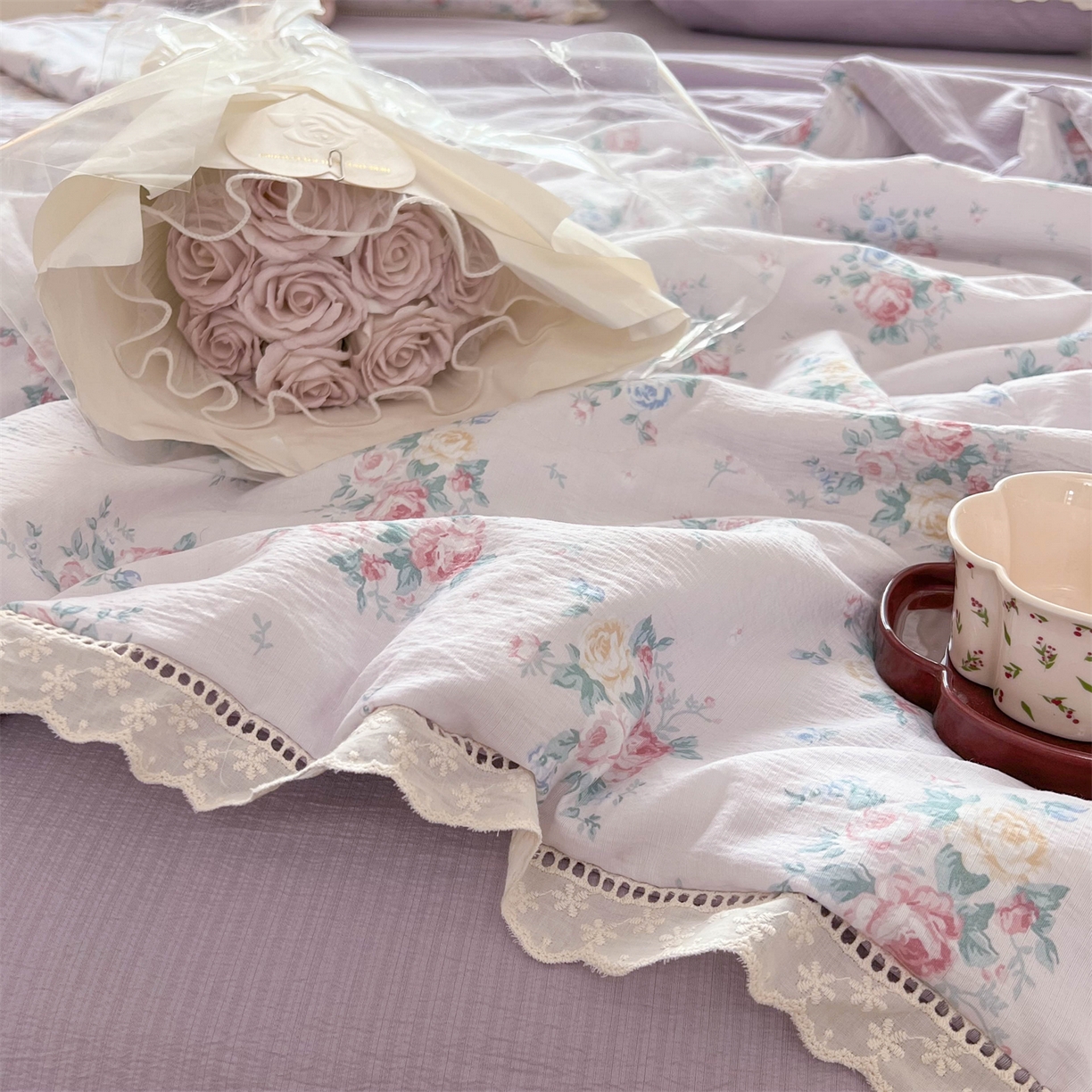 91家纺网 家纺一手货源 找家纺 温眠家纺 2025新款云感双层纱镂空花边夏被四件套 梦露