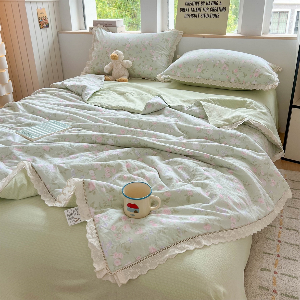 91家纺网 家纺一手货源 找家纺 温眠家纺 2025新款云感双层纱镂空花边夏被四件套 木槿绿