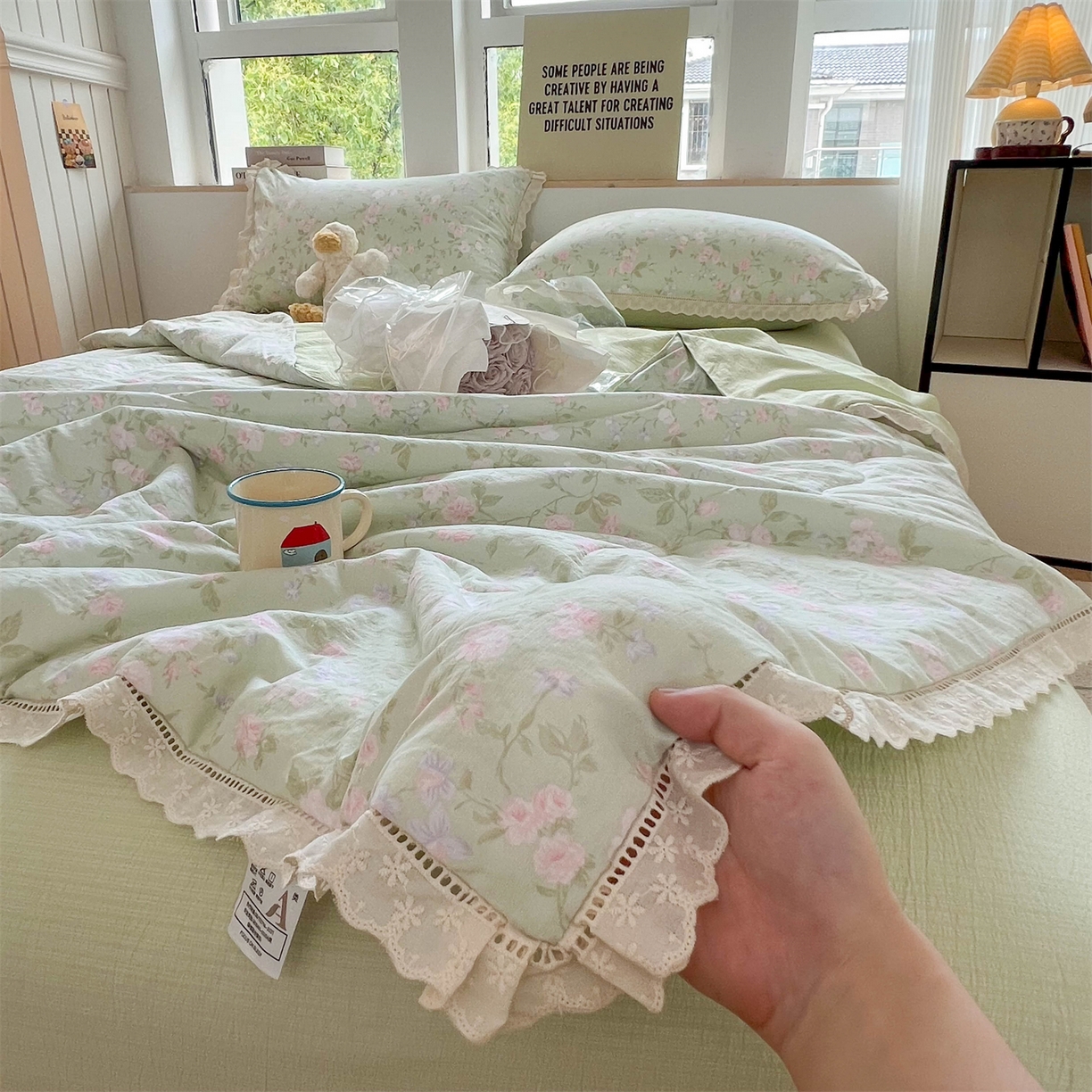 91家纺网 家纺一手货源 找家纺 温眠家纺 2025新款云感双层纱镂空花边夏被四件套 木槿绿