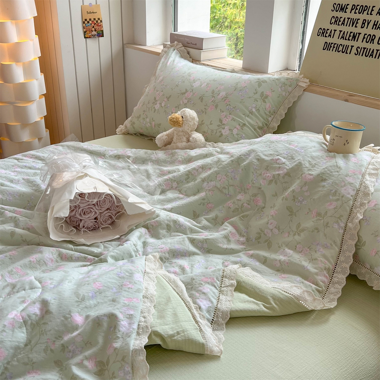 91家纺网 家纺一手货源 找家纺 温眠家纺 2025新款云感双层纱镂空花边夏被四件套 木槿绿