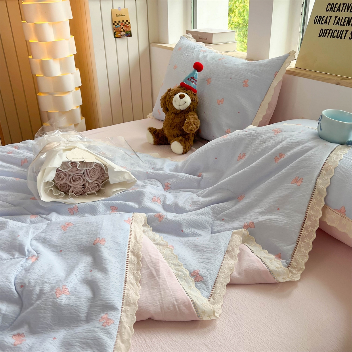 91家纺网 家纺一手货源 找家纺 温眠家纺 2025新款云感双层纱镂空花边夏被四件套 清新蝴蝶结