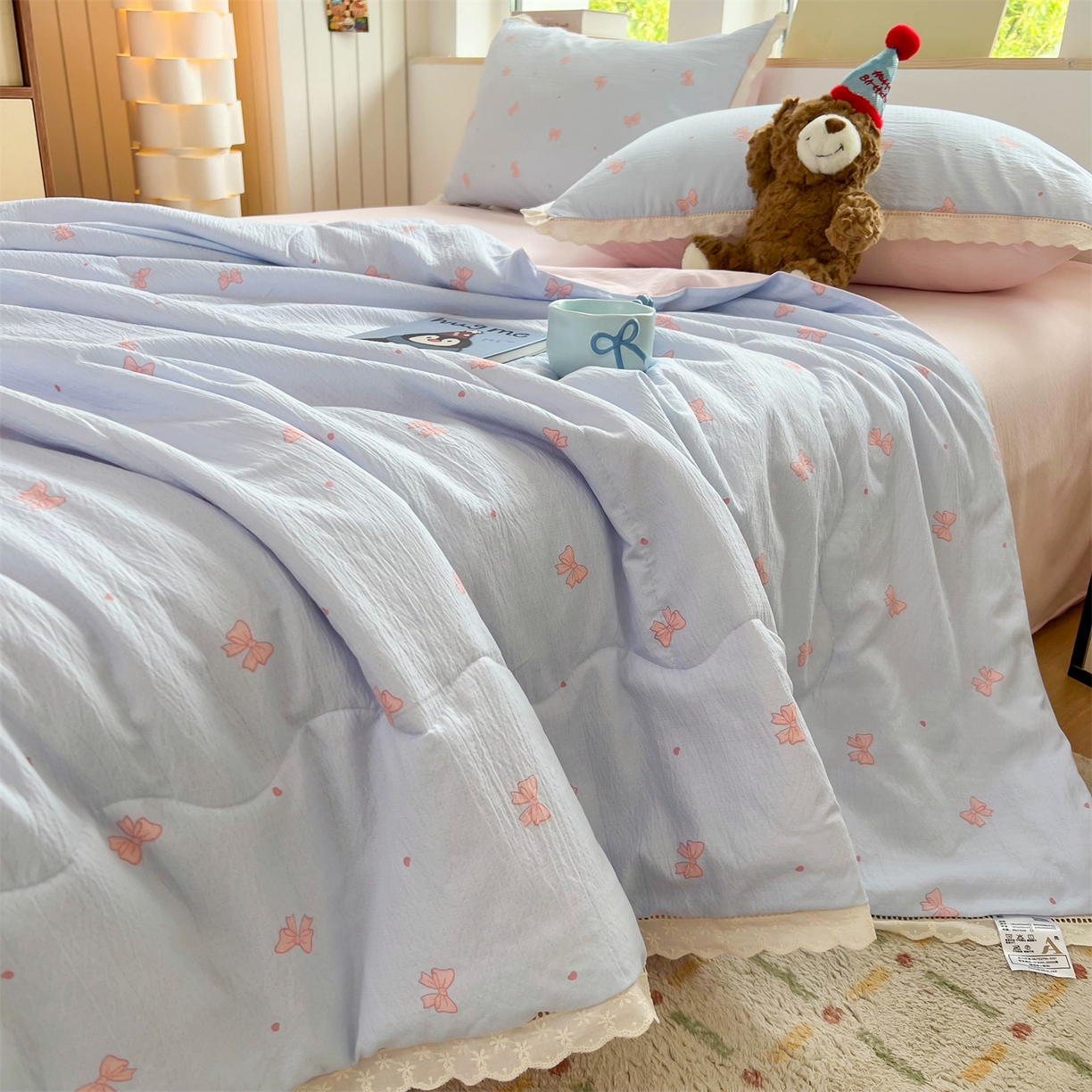 91家纺网 家纺一手货源 找家纺 温眠家纺 2025新款云感双层纱镂空花边夏被四件套 清新蝴蝶结