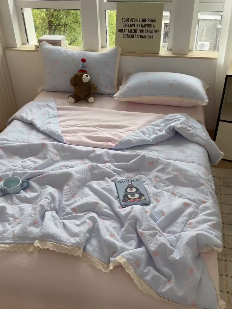 91家纺网 家纺一手货源 找家纺 温眠家纺 2025新款云感双层纱镂空花边夏被四件套 清新蝴蝶结