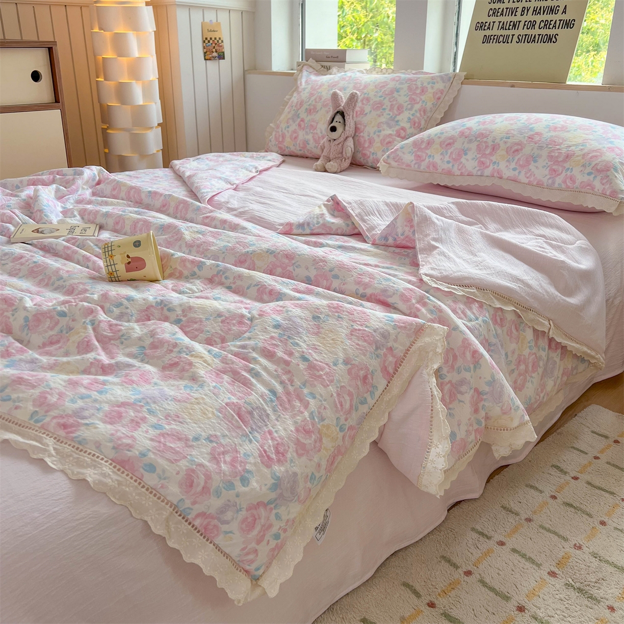 91家纺网 家纺一手货源 找家纺 温眠家纺 2025新款云感双层纱镂空花边夏被四件套 晚香玉