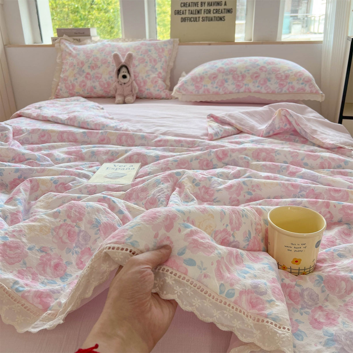 91家纺网 家纺一手货源 找家纺 温眠家纺 2025新款云感双层纱镂空花边夏被四件套 晚香玉