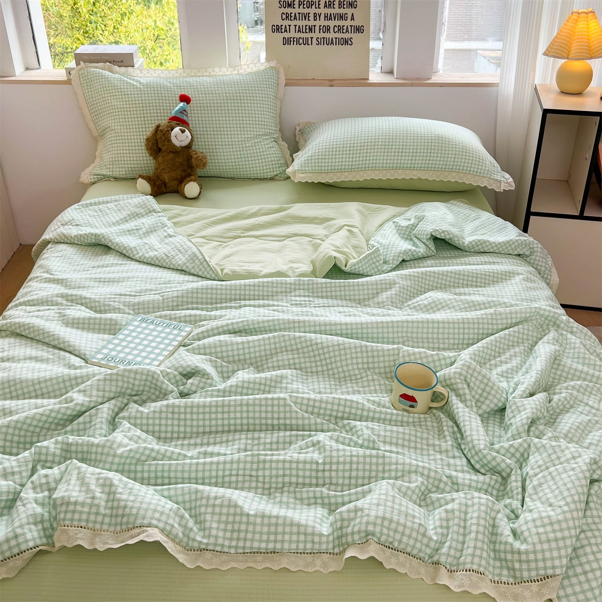 91家纺网 家纺一手货源 找家纺 温眠家纺 2025新款云感双层纱镂空花边夏被四件套 小绿格