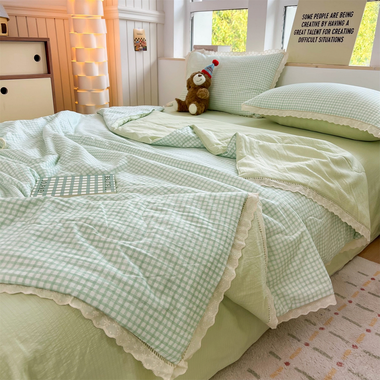 91家纺网 家纺一手货源 找家纺 温眠家纺 2025新款云感双层纱镂空花边夏被四件套 小绿格