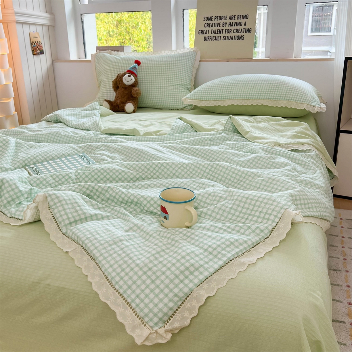 91家纺网 家纺一手货源 找家纺 温眠家纺 2025新款云感双层纱镂空花边夏被四件套 小绿格