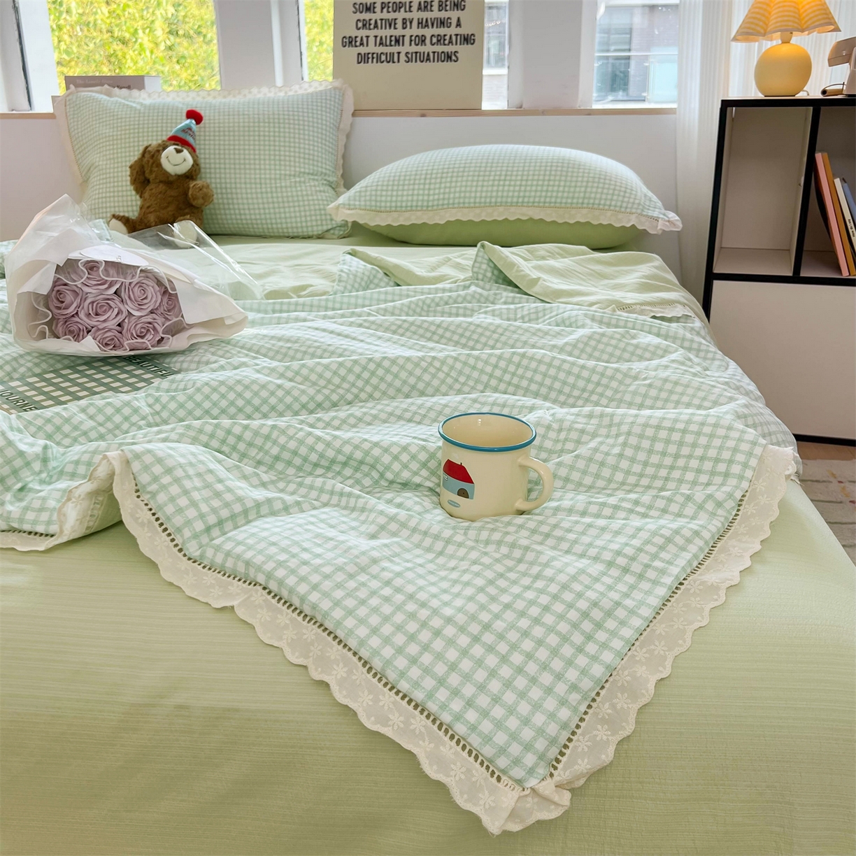 91家纺网 家纺一手货源 找家纺 温眠家纺 2025新款云感双层纱镂空花边夏被四件套 小绿格