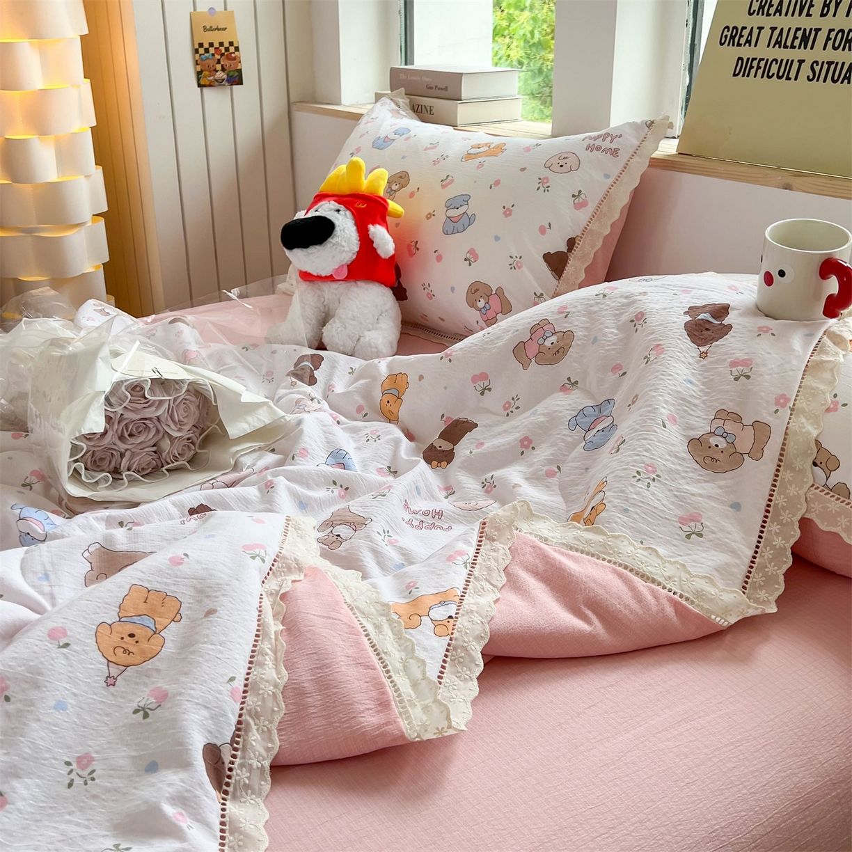 91家纺网 家纺一手货源 找家纺 温眠家纺 2025新款云感双层纱镂空花边夏被四件套 小奶狗