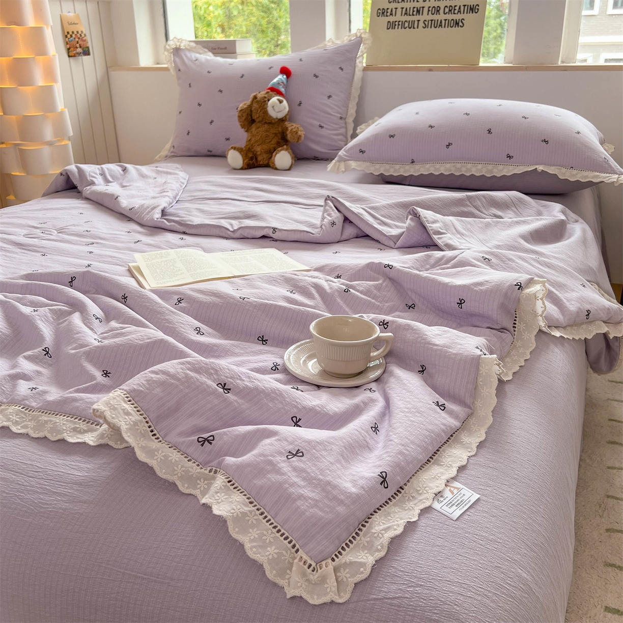 91家纺网 家纺一手货源 找家纺 温眠家纺 2025新款云感双层纱镂空花边夏被四件套 小资情调