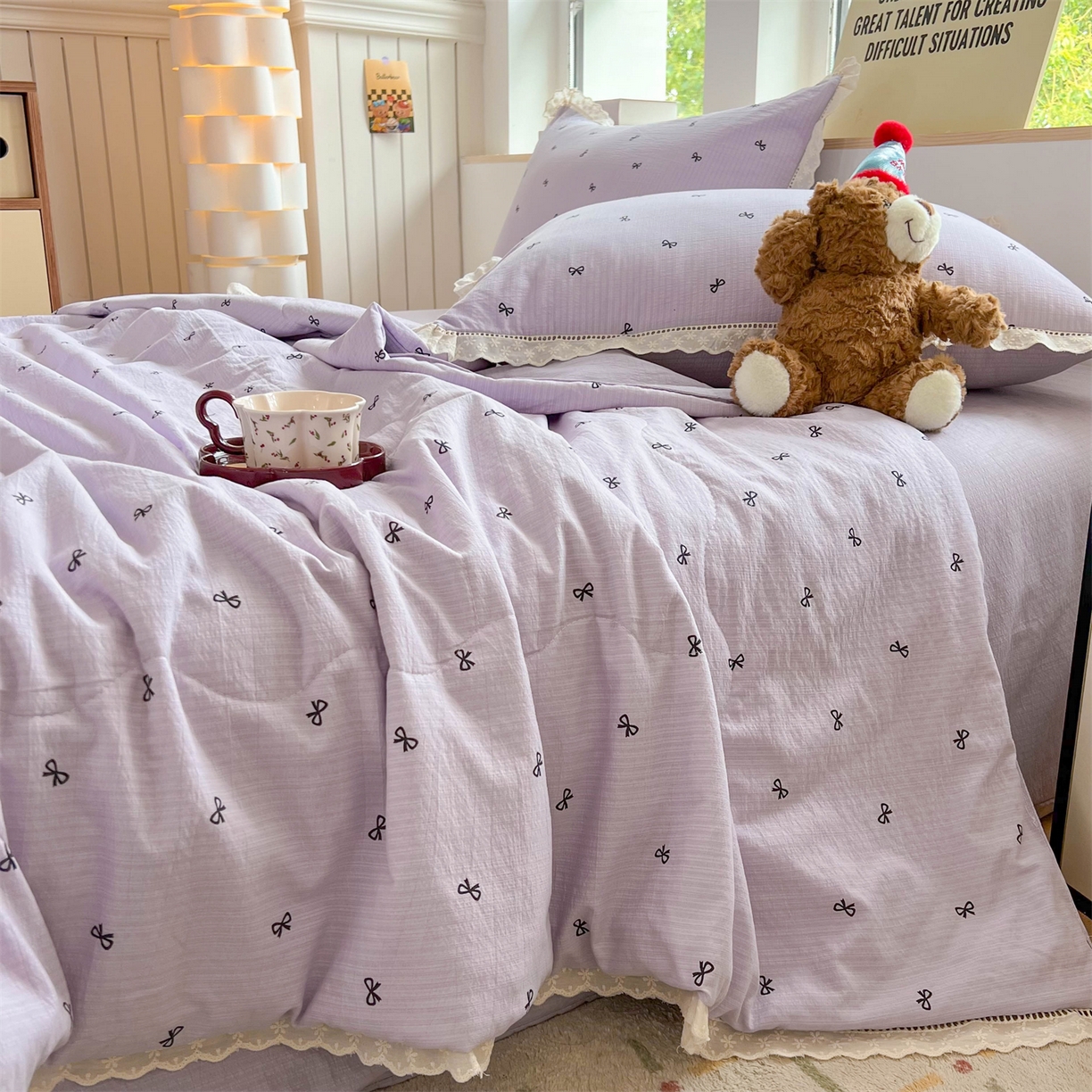 91家纺网 家纺一手货源 找家纺 温眠家纺 2025新款云感双层纱镂空花边夏被四件套 小资情调