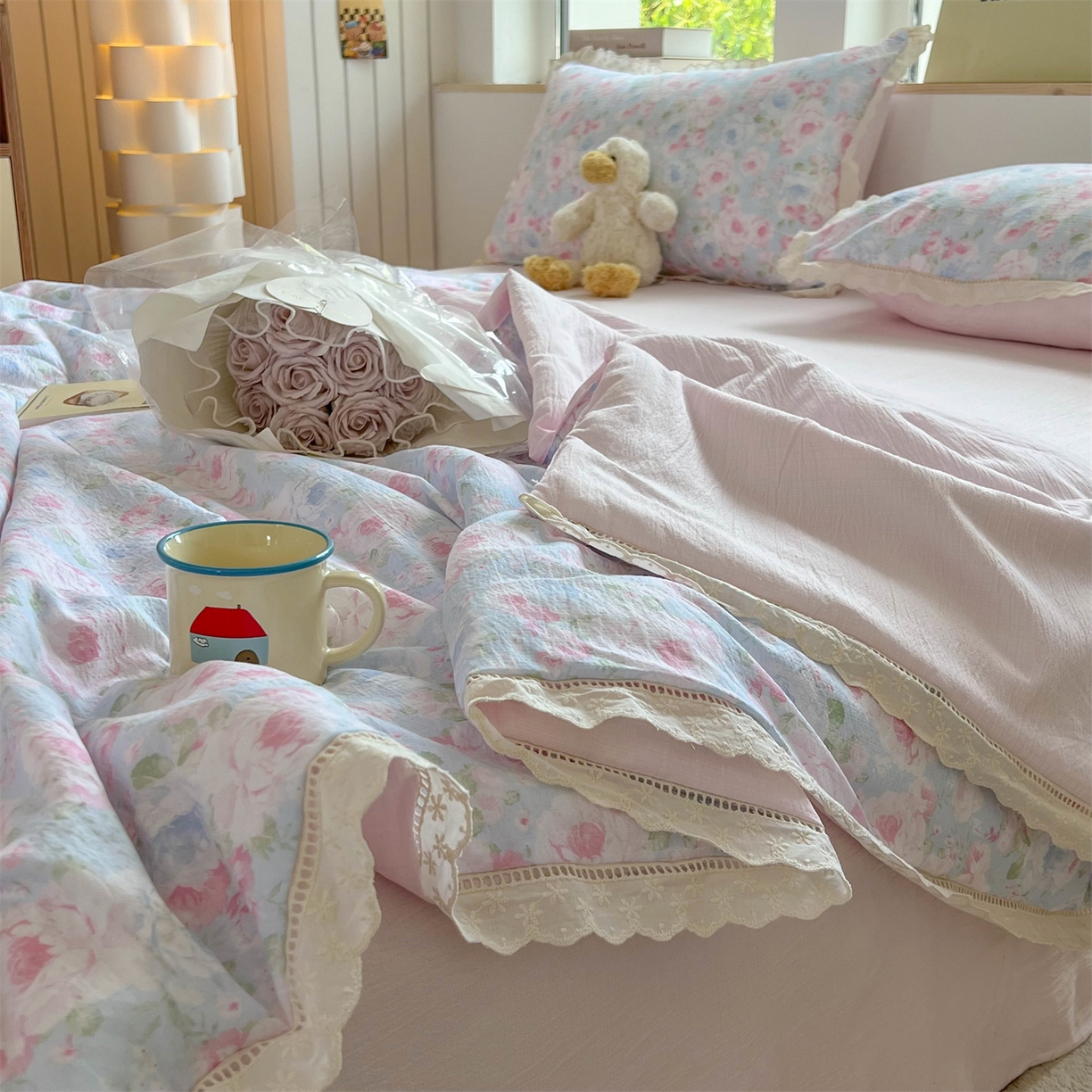 91家纺网 家纺一手货源 找家纺 温眠家纺 2025新款云感双层纱镂空花边夏被四件套 悠野