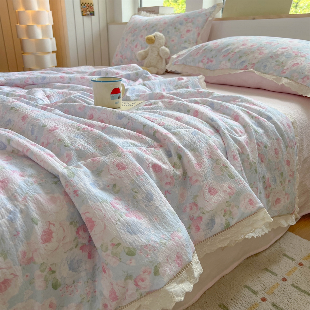 91家纺网 家纺一手货源 找家纺 温眠家纺 2025新款云感双层纱镂空花边夏被四件套 悠野