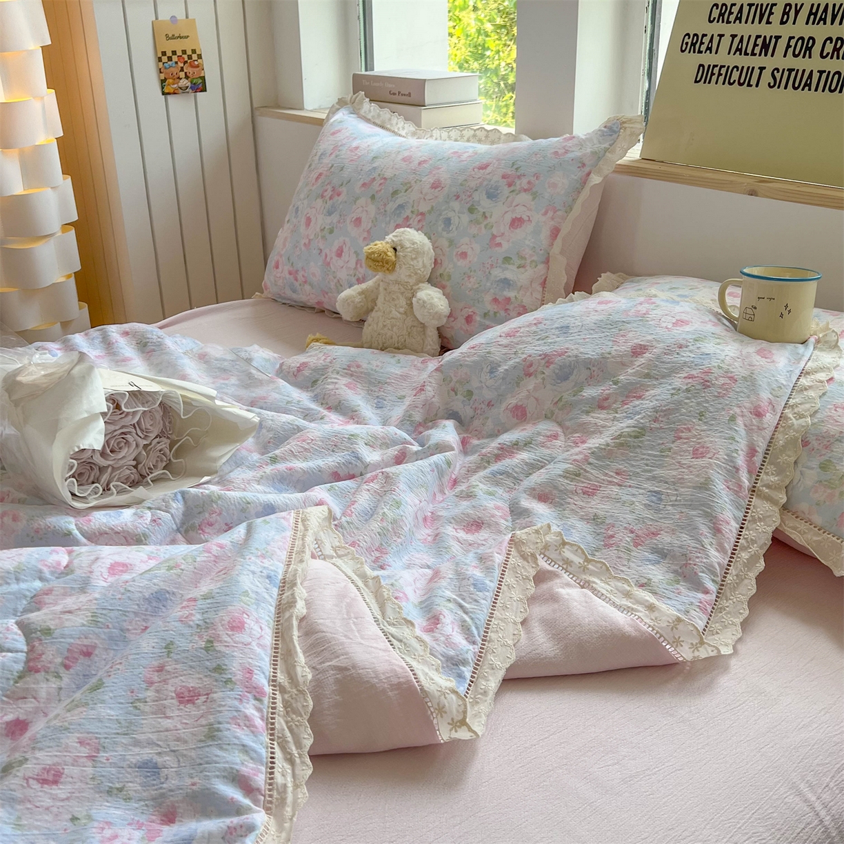 91家纺网 家纺一手货源 找家纺 温眠家纺 2025新款云感双层纱镂空花边夏被四件套 悠野