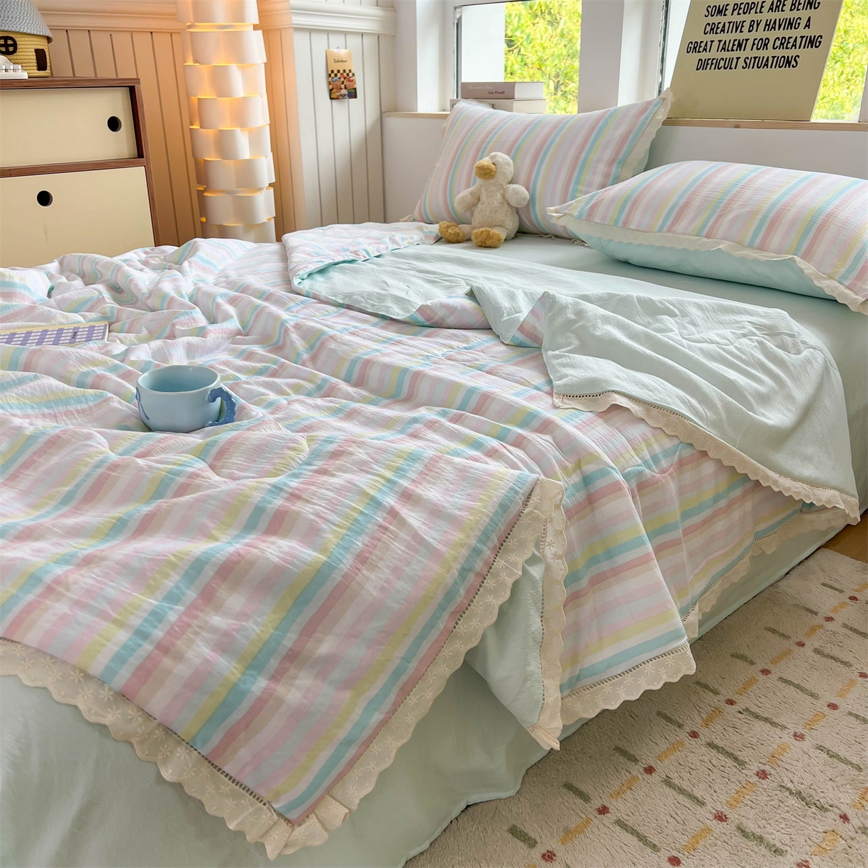 91家纺网 家纺一手货源 找家纺 温眠家纺 2025新款云感双层纱镂空花边夏被四件套 遇见彩虹