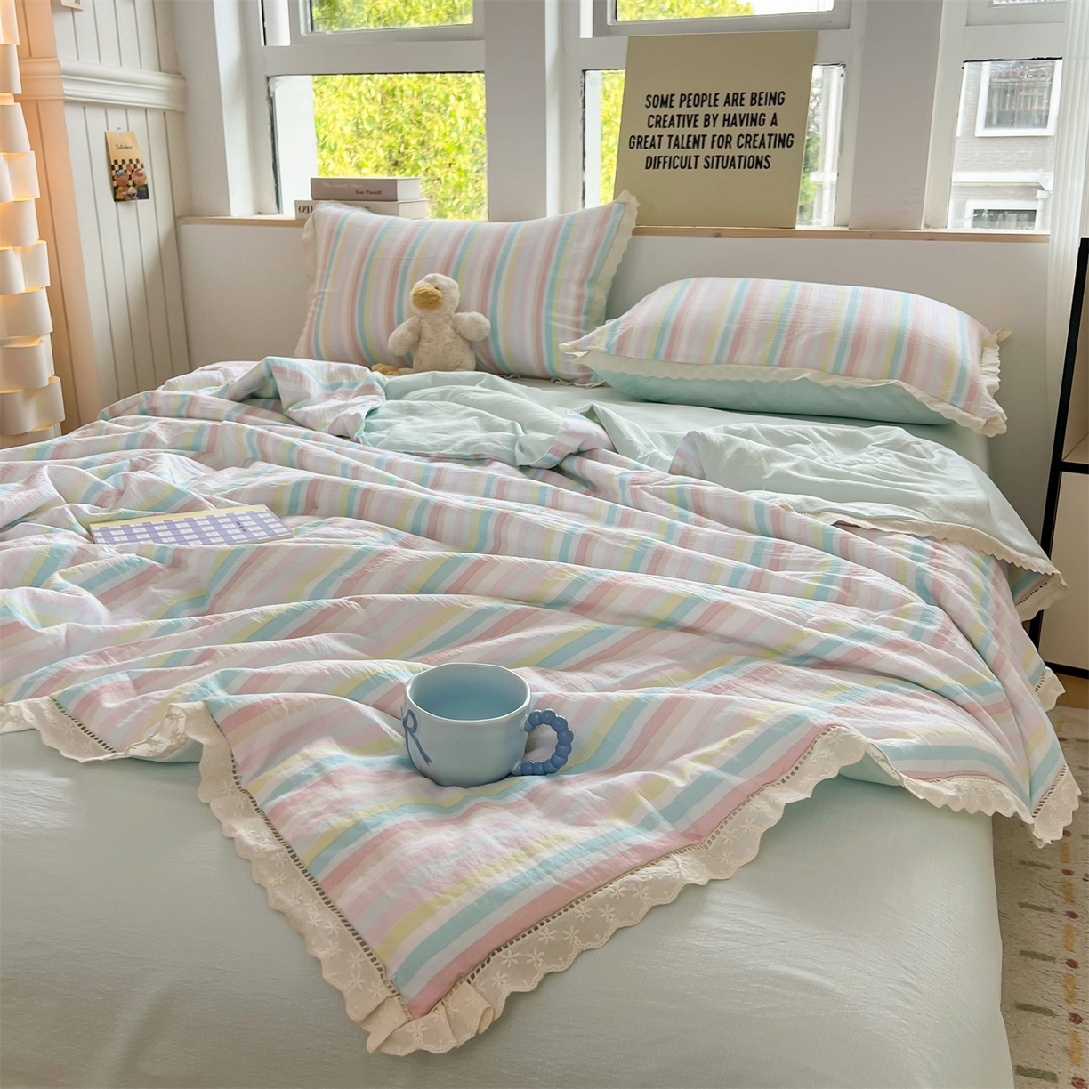 91家纺网 家纺一手货源 找家纺 温眠家纺 2025新款云感双层纱镂空花边夏被四件套 遇见彩虹