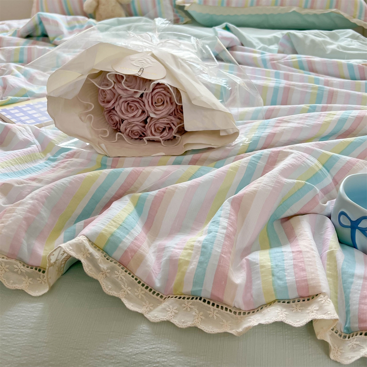 91家纺网 家纺一手货源 找家纺 温眠家纺 2025新款云感双层纱镂空花边夏被四件套 遇见彩虹