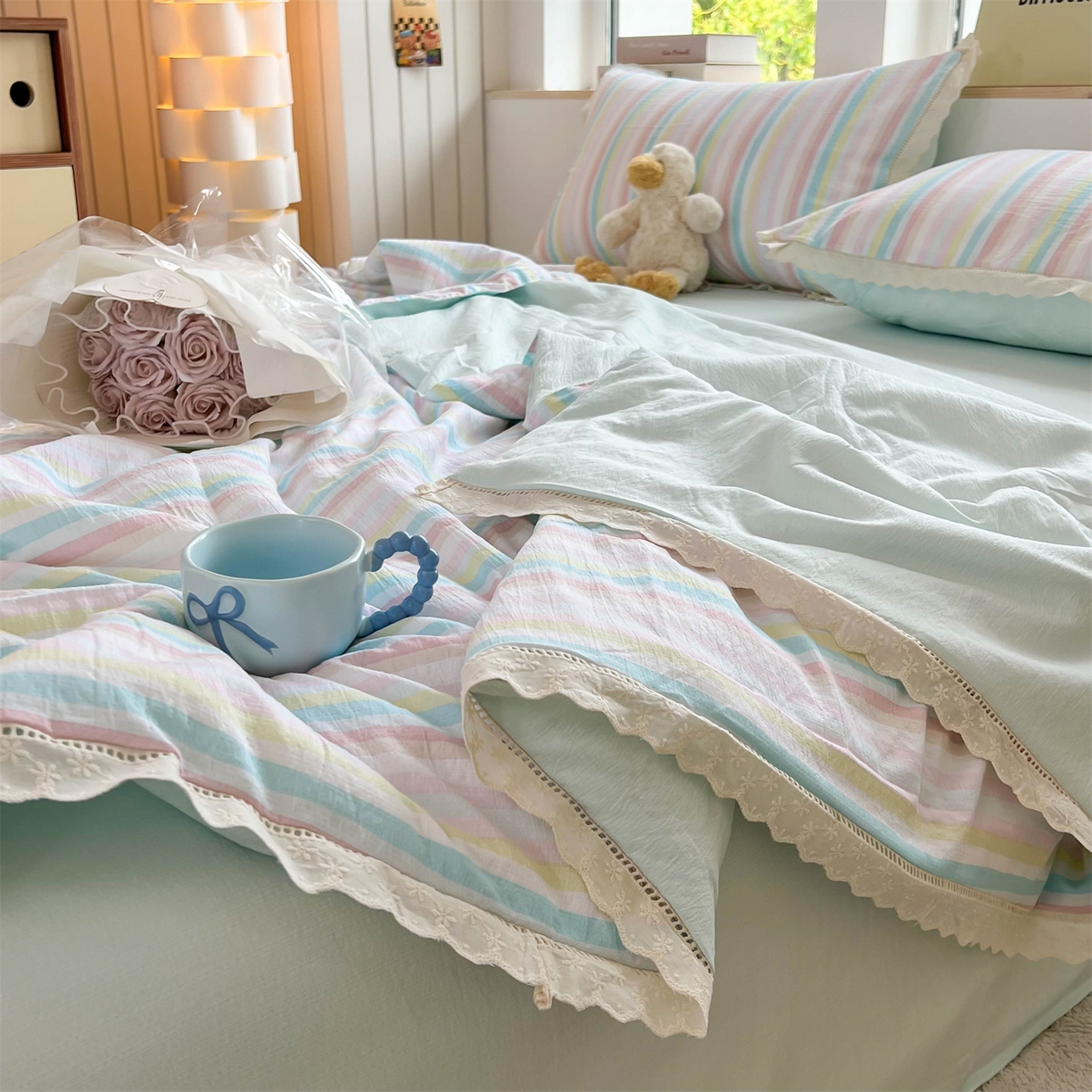 91家纺网 家纺一手货源 找家纺 温眠家纺 2025新款云感双层纱镂空花边夏被四件套 遇见彩虹